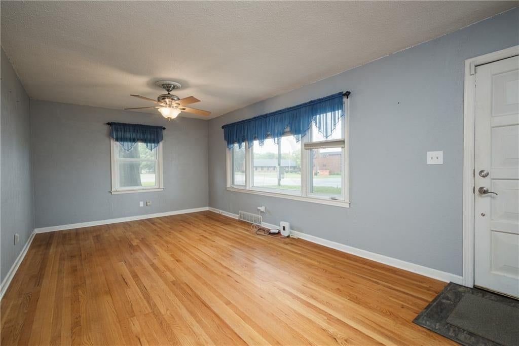 3900 Blue Ridge Boulevard, Independence, MO: listing photo 2