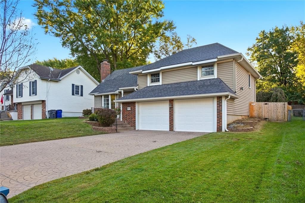 13929 S Summertree Lane, Olathe, KS: listing photo 3