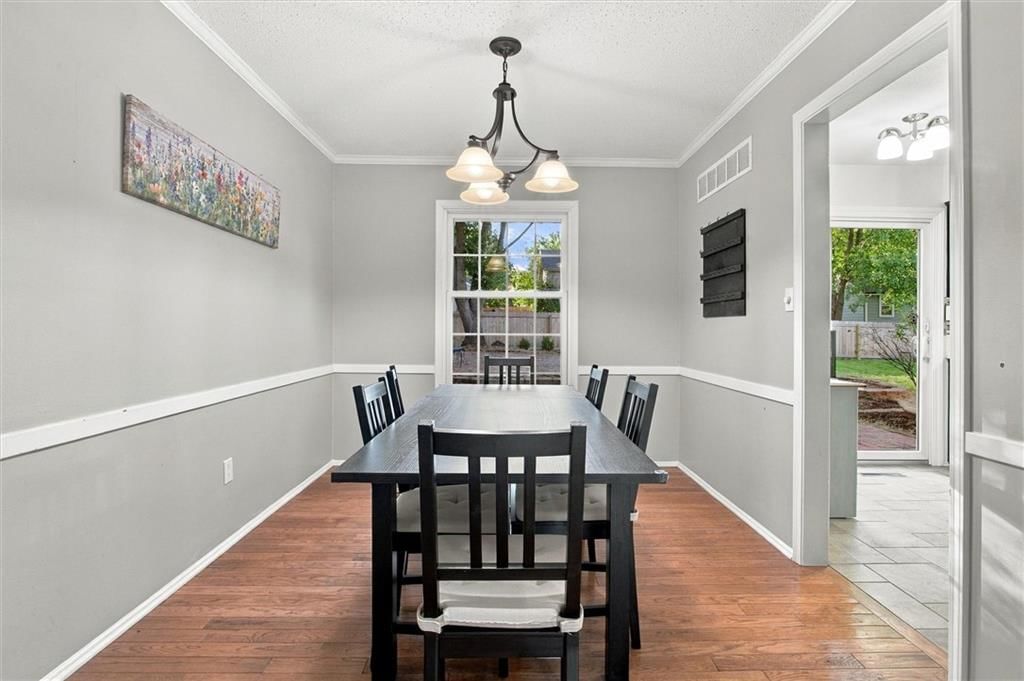 Photo 6 of 30 - 13929 S Summertree Lane, Olathe, KS 66062