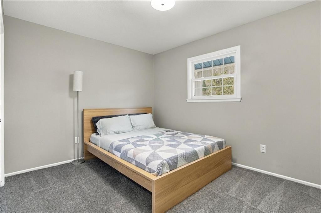 Photo 18 of 30 - 13929 S Summertree Lane, Olathe, KS 66062