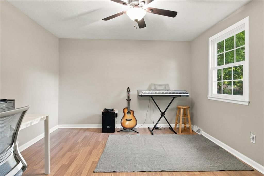 Photo 23 of 30 - 13929 S Summertree Lane, Olathe, KS 66062