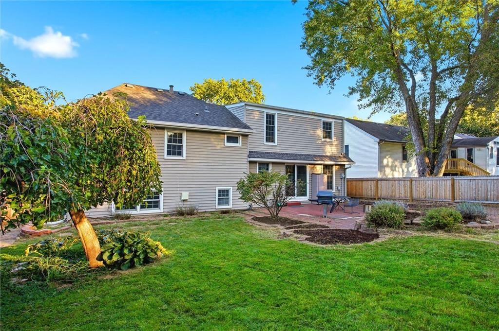 Photo 26 of 30 - 13929 S Summertree Lane, Olathe, KS 66062