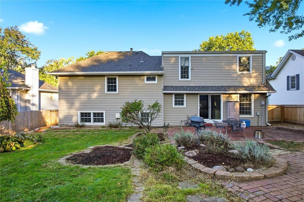 Photo 27 of 30 - 13929 S Summertree Lane, Olathe, KS 66062