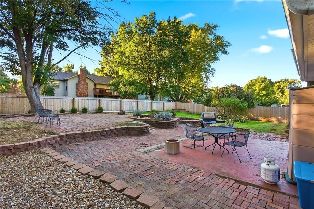 Photo 29 of 30 - 13929 S Summertree Lane, Olathe, KS 66062