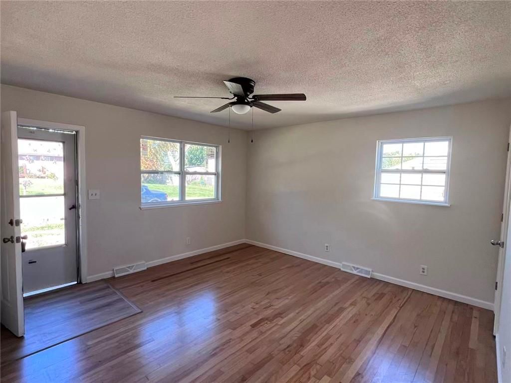 5013/5015 N Bellaire Avenue, Kansas City, MO: listing photo 2