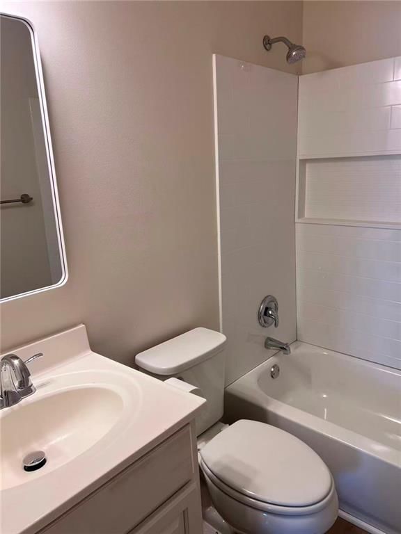 Photo 9 of 11 - 5013/5015 N Bellaire Avenue, Kansas City, MO 64119