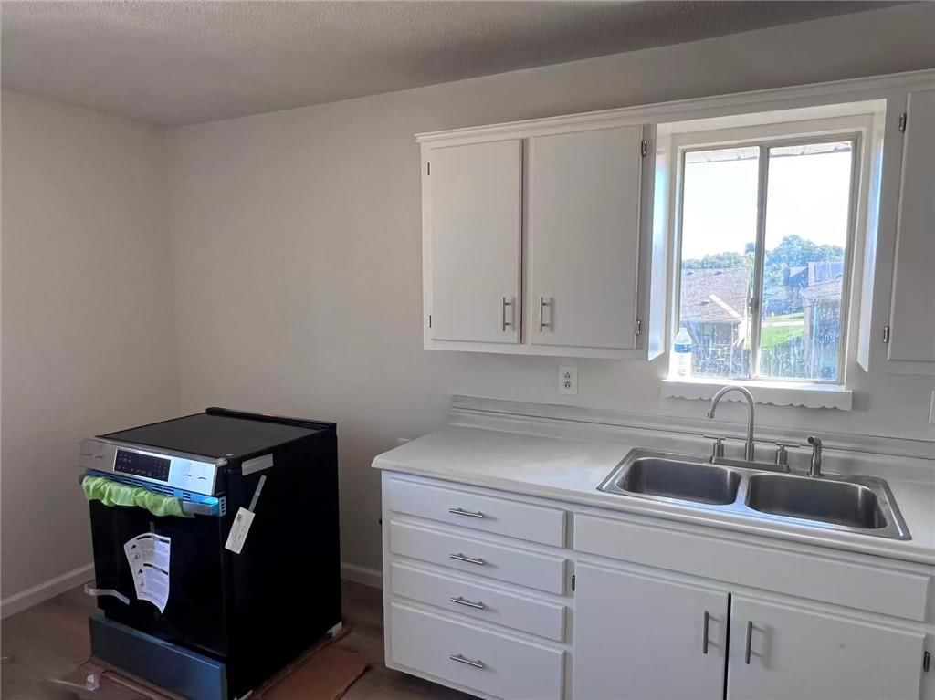 Photo 6 of 11 - 5013/5015 N Bellaire Avenue, Kansas City, MO 64119