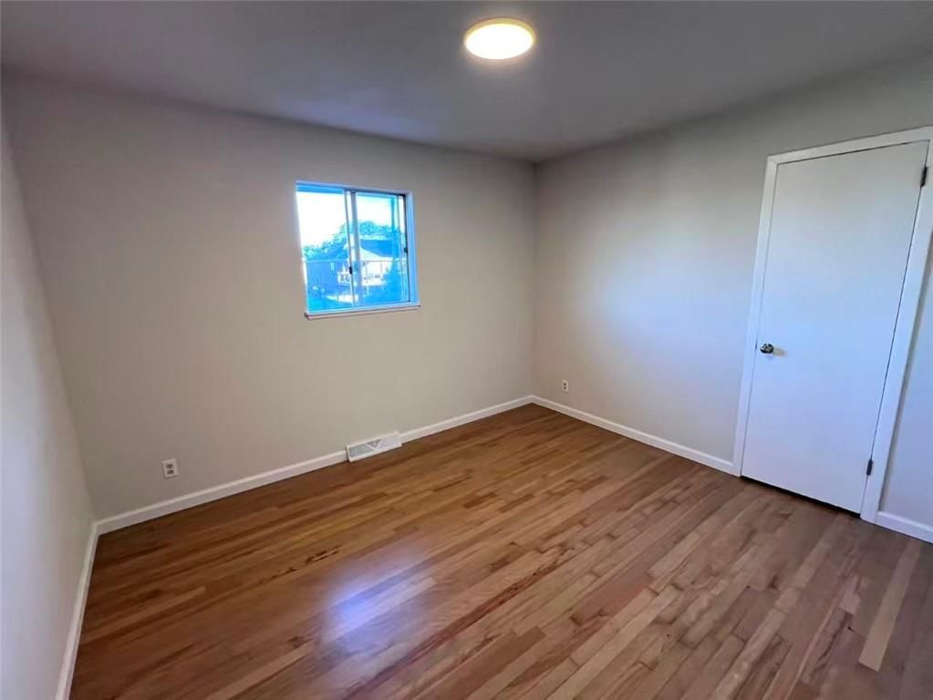 Photo 8 of 11 - 5013/5015 N Bellaire Avenue, Kansas City, MO 64119