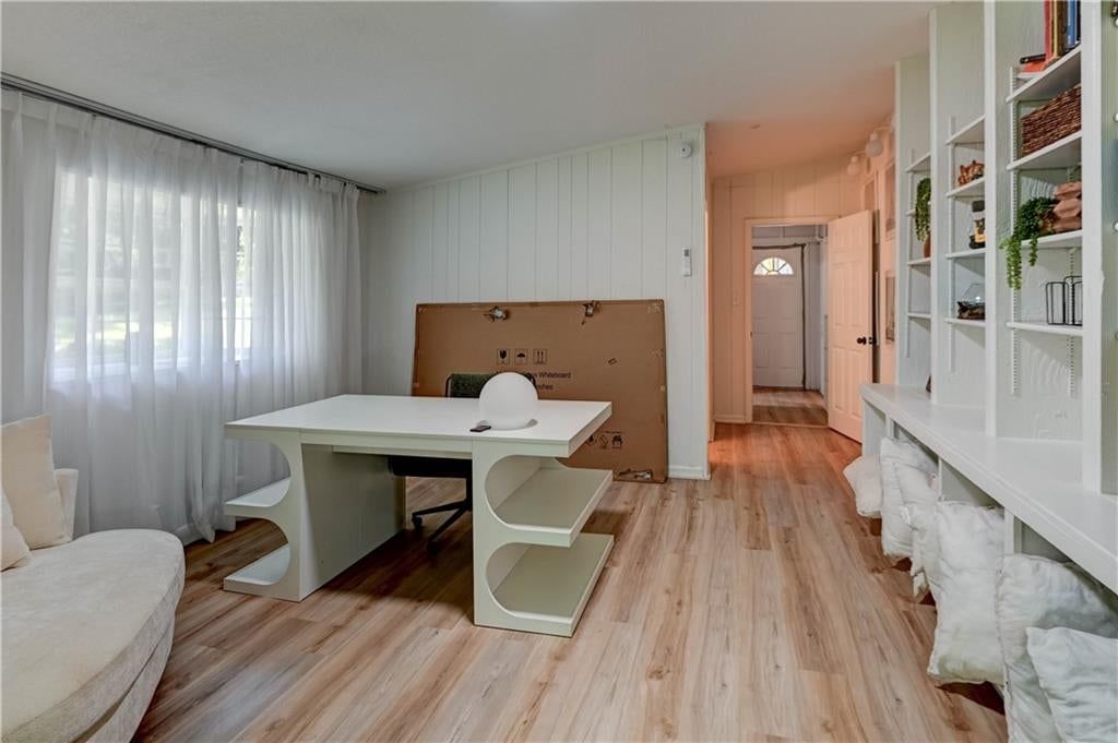 Photo 16 of 46 - 9800 Parkwood Avenue, Kansas City, MO 64137