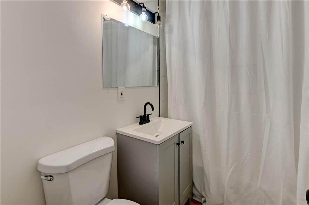 Photo 25 of 46 - 9800 Parkwood Avenue, Kansas City, MO 64137