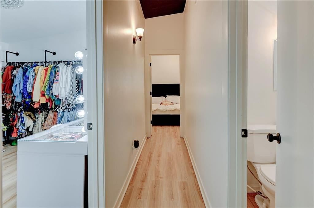 Photo 26 of 46 - 9800 Parkwood Avenue, Kansas City, MO 64137