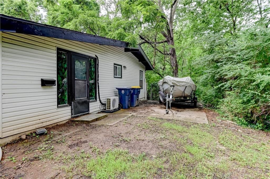 Photo 40 of 46 - 9800 Parkwood Avenue, Kansas City, MO 64137