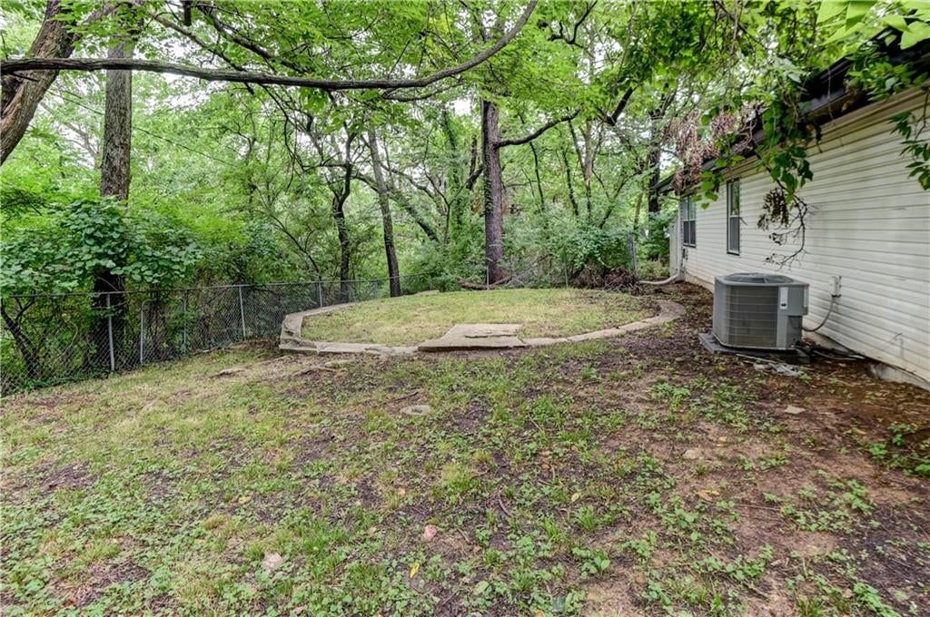 Photo 43 of 46 - 9800 Parkwood Avenue, Kansas City, MO 64137