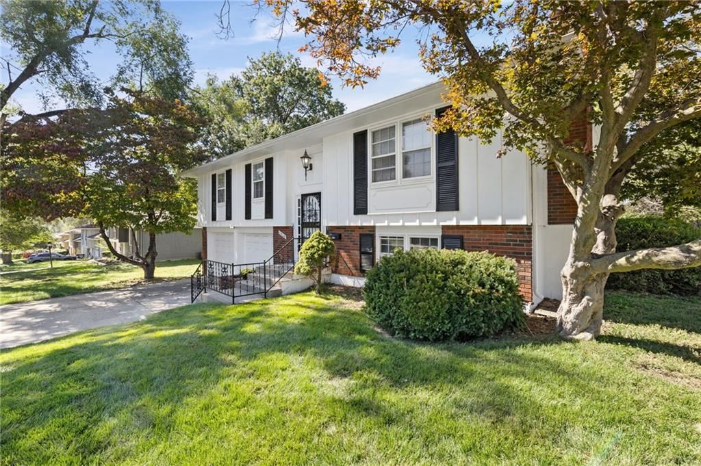 11908 Belmont Avenue, Grandview, MO: listing photo 2