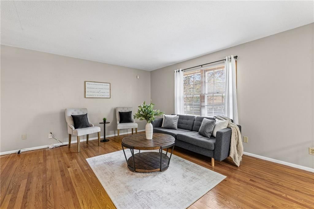 Photo 4 of 38, 11908 Belmont Avenue, Grandview, MO 64030
