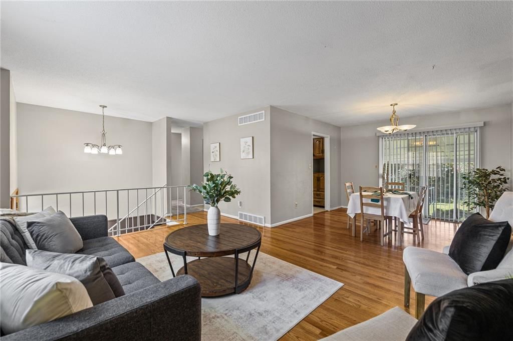Photo 6 of 38 - 11908 Belmont Avenue, Grandview, MO 64030