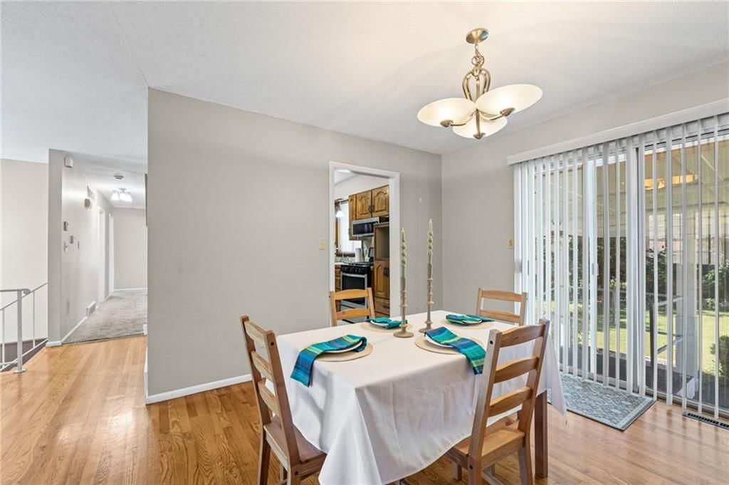 Photo 8 of 38 - 11908 Belmont Avenue, Grandview, MO 64030
