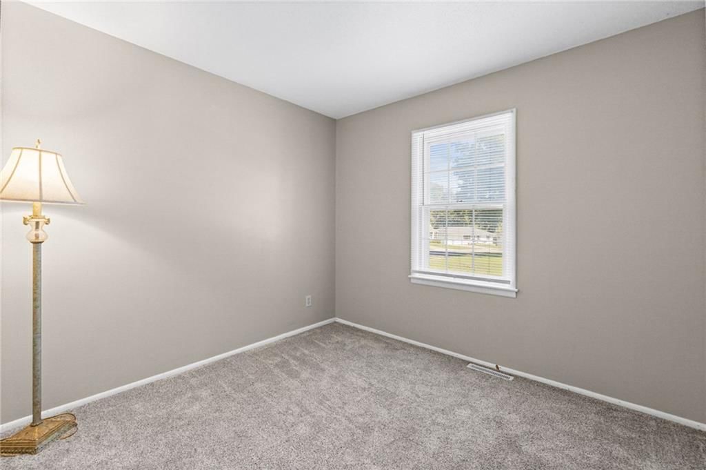 Photo 13 of 38, 11908 Belmont Avenue, Grandview, MO 64030