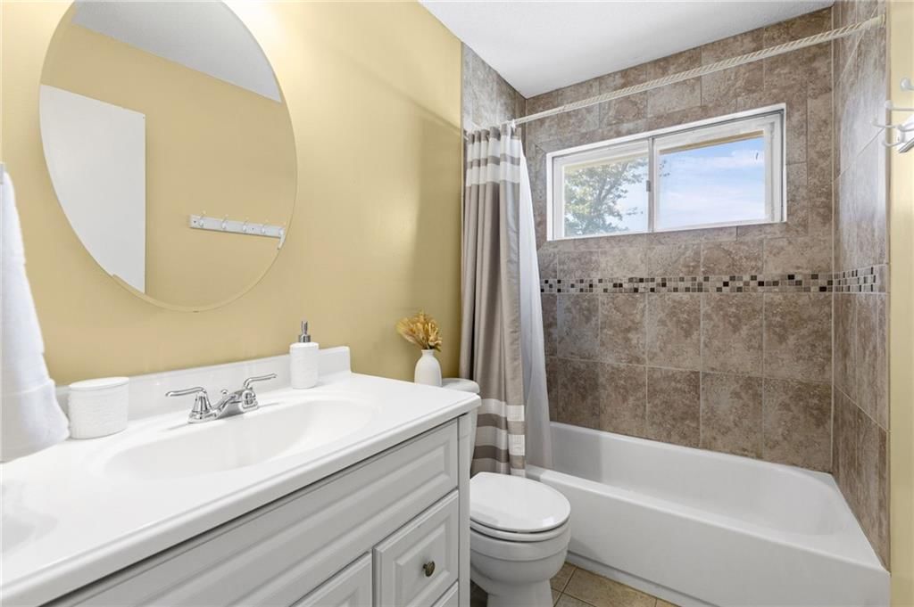 Photo 16 of 38, 11908 Belmont Avenue, Grandview, MO 64030