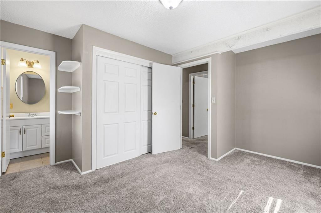Photo 20 of 38 - 11908 Belmont Avenue, Grandview, MO 64030