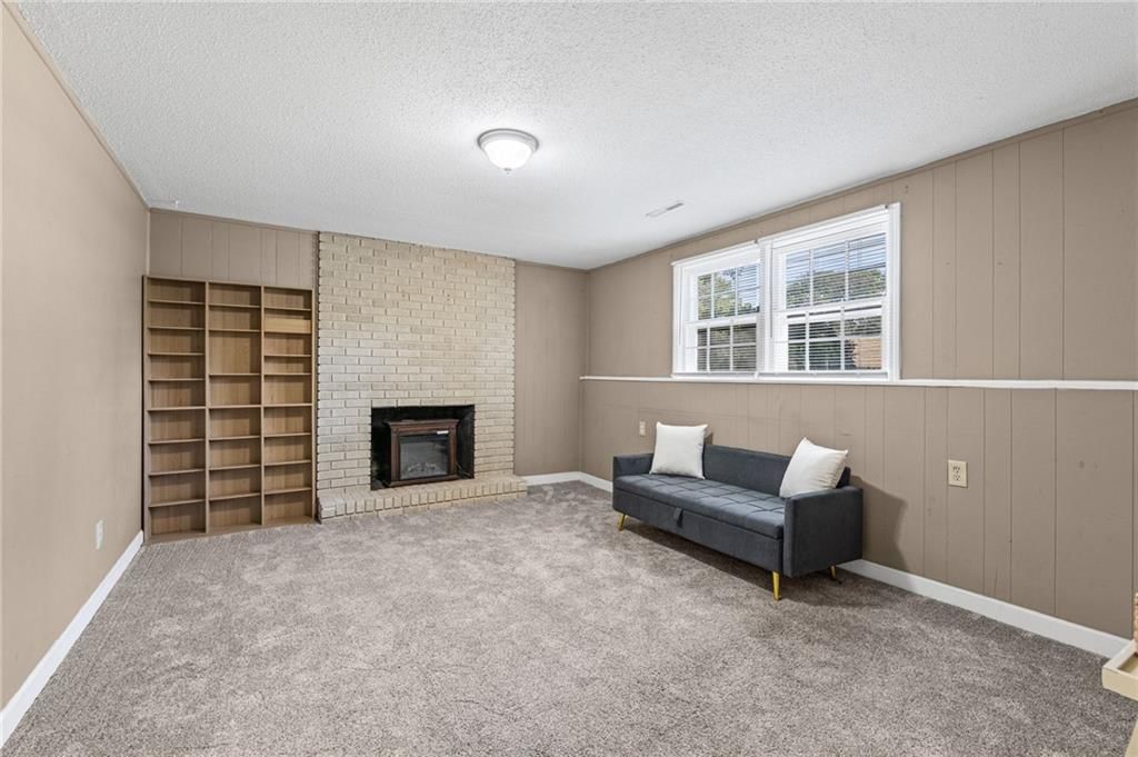 Photo 22 of 38, 11908 Belmont Avenue, Grandview, MO 64030