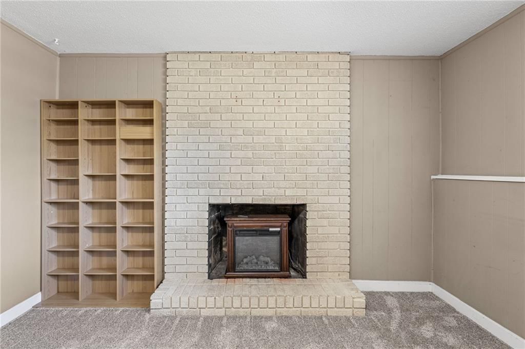 Photo 24 of 38 - 11908 Belmont Avenue, Grandview, MO 64030
