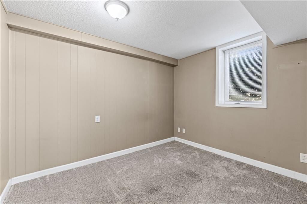 Photo 26 of 38 - 11908 Belmont Avenue, Grandview, MO 64030
