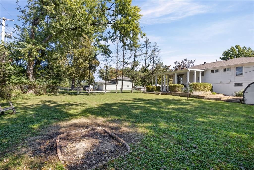 Photo 30 of 38 - 11908 Belmont Avenue, Grandview, MO 64030