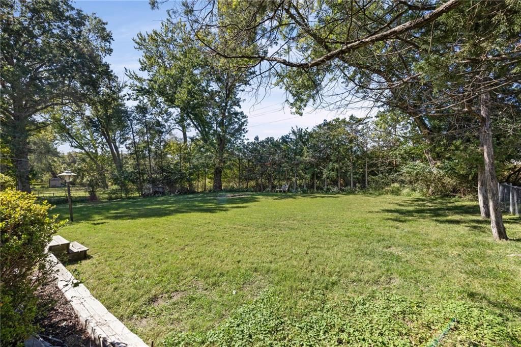 Photo 33 of 38 - 11908 Belmont Avenue, Grandview, MO 64030