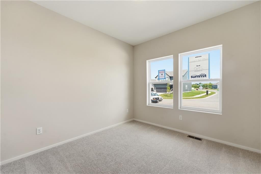 Photo 3 of 25 - 1516 SW 8th Terrace, Oak Grove, MO 64075