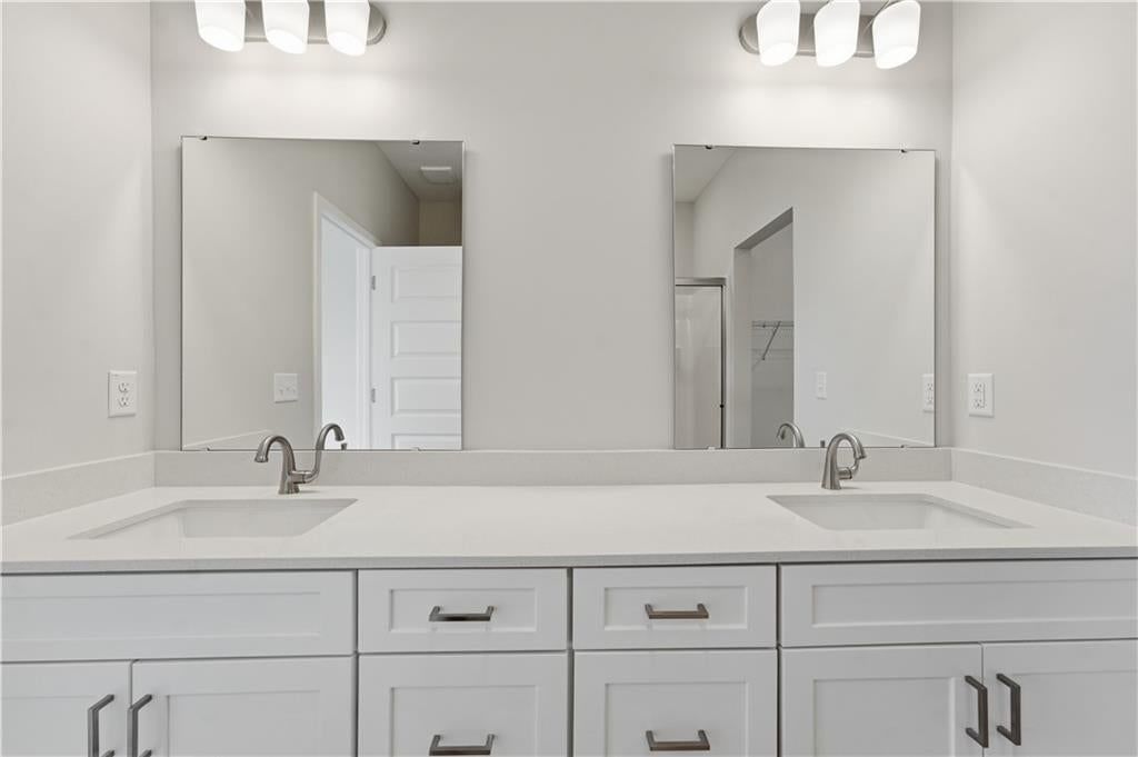 Photo 10 of 25 - 1516 SW 8th Terrace, Oak Grove, MO 64075