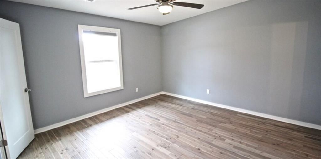 Photo 13 of 20 - 3915 Kenwood Avenue, Kansas City, MO 64110