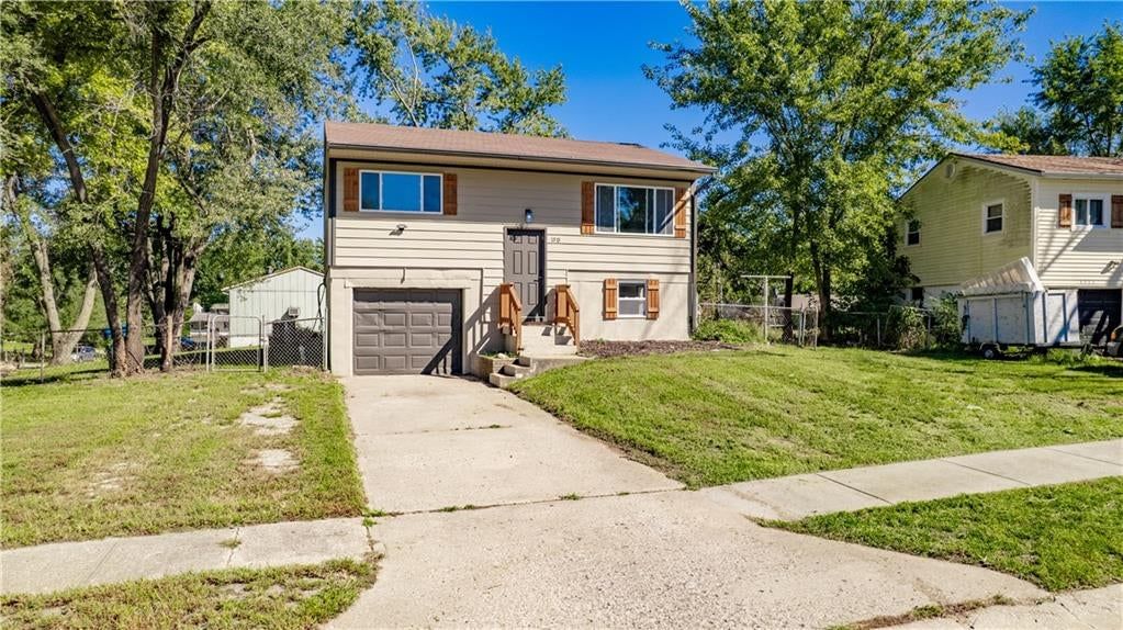 1515 N Osage Trail, Independence, MO 64058