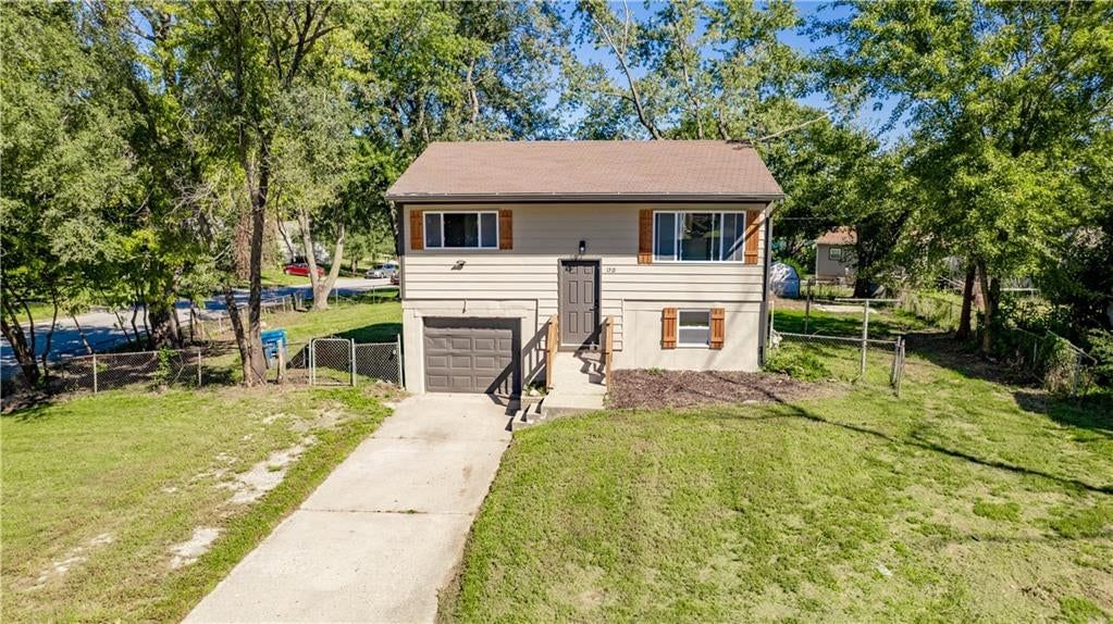 1515 N Osage Trail, Independence, MO: listing photo 3
