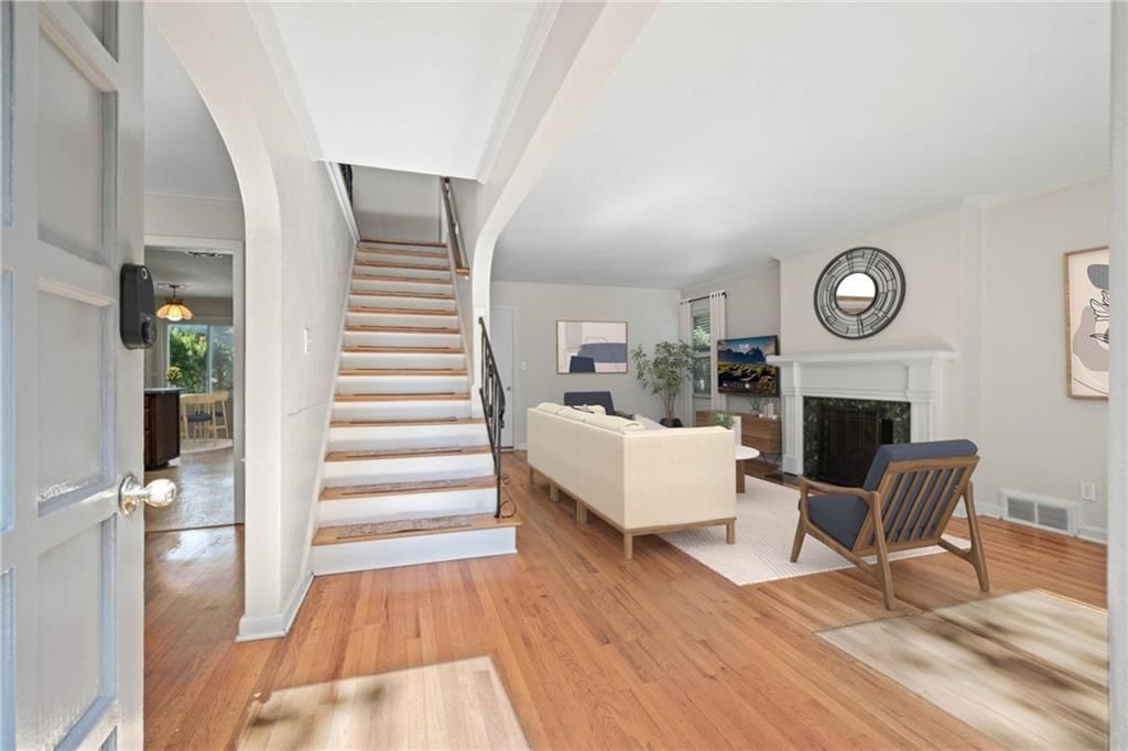 440 E 79th Terrace, Kansas City, MO: listing photo 3
