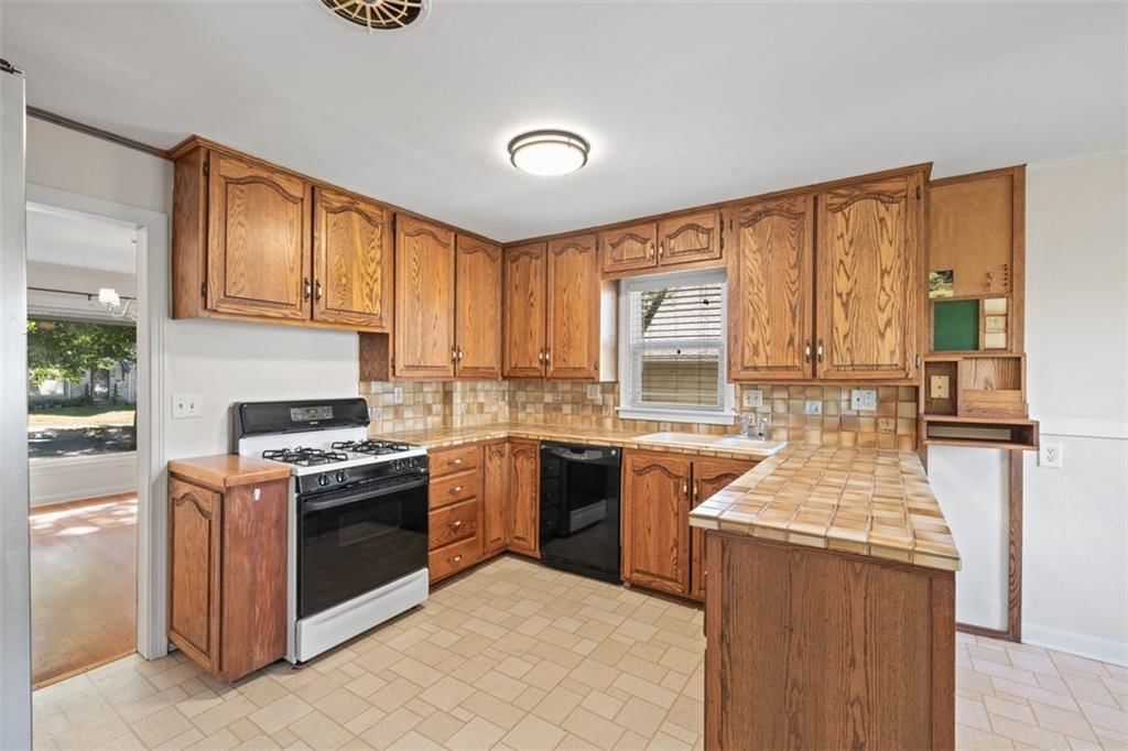 Photo 17: open floor plan, 440 E 79th Terrace, Kansas City, MO 64131