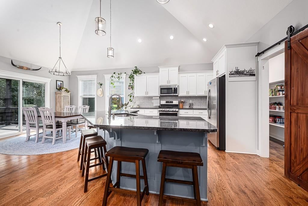 12809 Hubbard Road, Kansas City, KS: listing photo 3