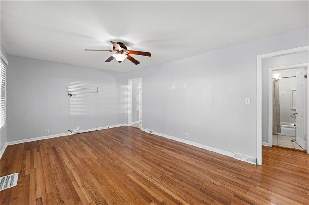 Photo 5 of 40 - 5701 W 53rd Street, Mission, KS 66202