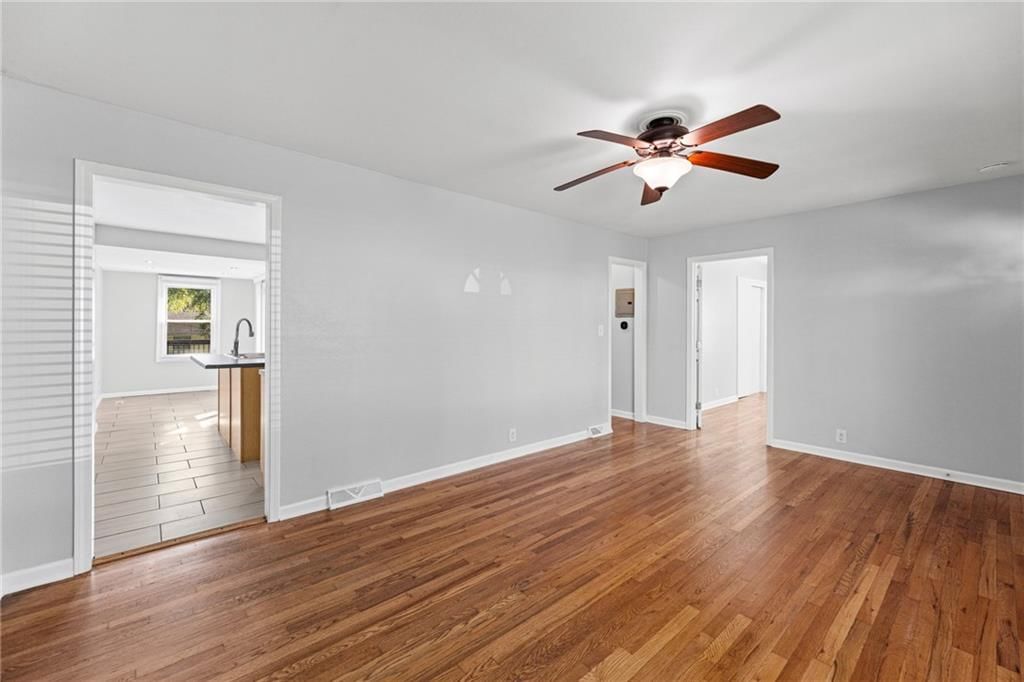 Photo 6 of 40 - 5701 W 53rd Street, Mission, KS 66202