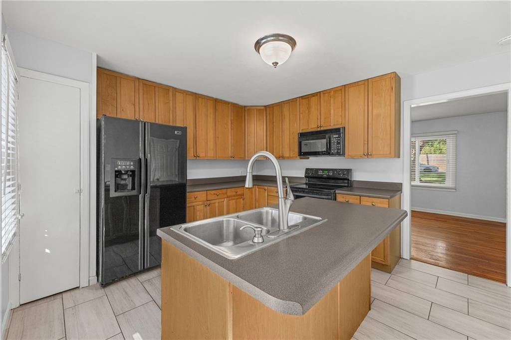 Photo 9 of 40 - 5701 W 53rd Street, Mission, KS 66202