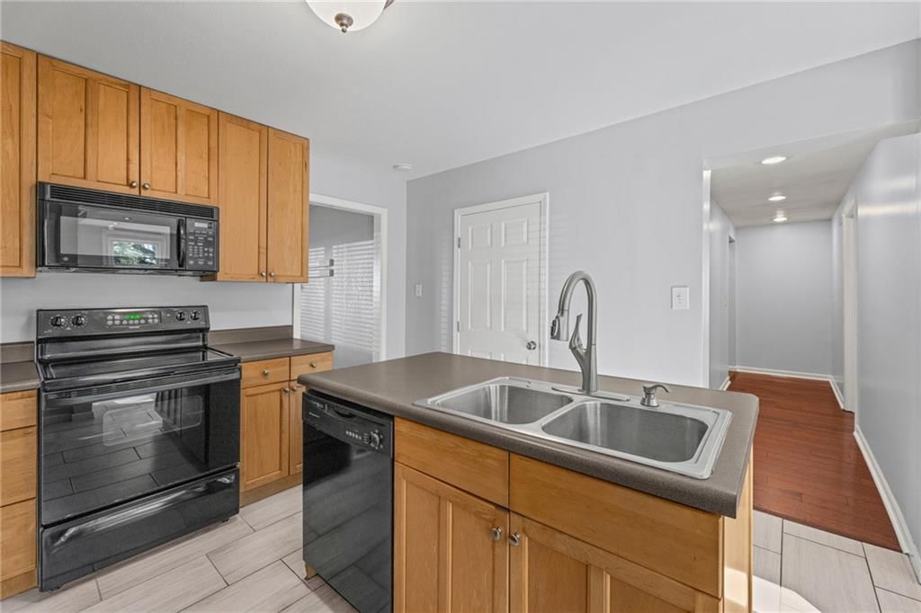 Photo 10 of 40 - 5701 W 53rd Street, Mission, KS 66202