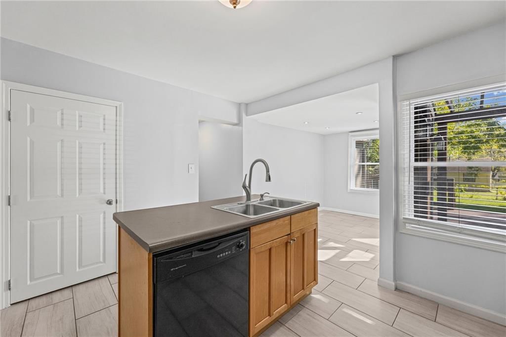 Photo 11 of 40 - 5701 W 53rd Street, Mission, KS 66202