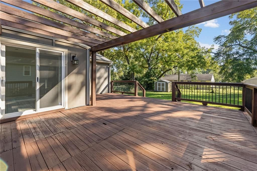 Photo 14 of 40 - 5701 W 53rd Street, Mission, KS 66202