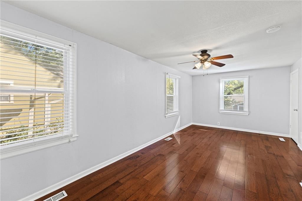 Photo 17 of 40 - 5701 W 53rd Street, Mission, KS 66202