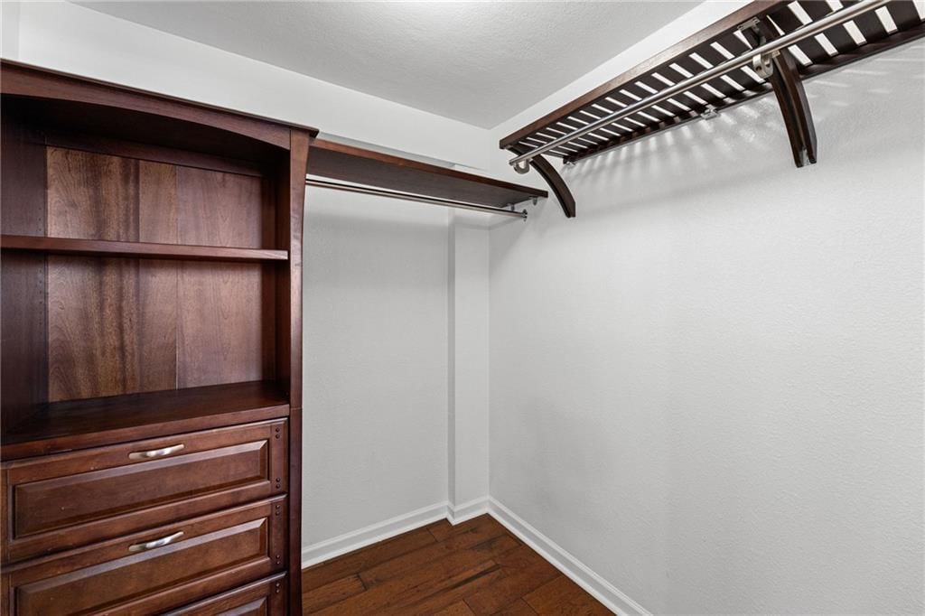 Photo 20 of 40 - 5701 W 53rd Street, Mission, KS 66202