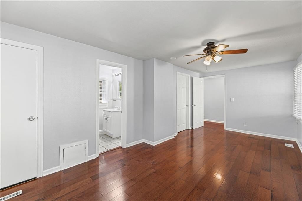 Photo 21 of 40 - 5701 W 53rd Street, Mission, KS 66202
