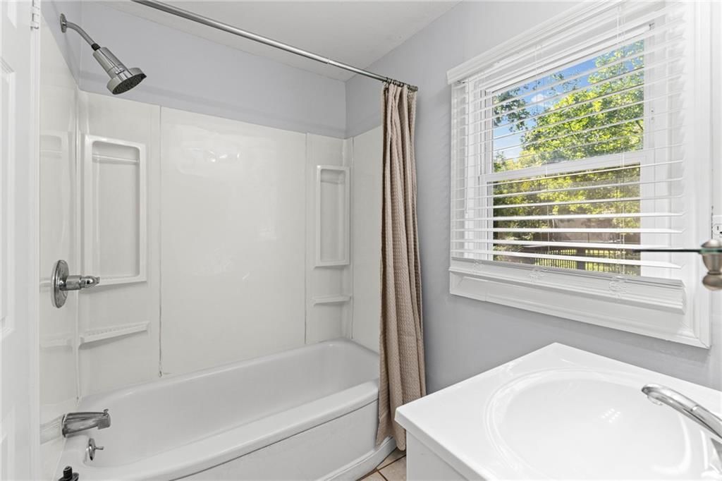 Photo 23 of 40 - 5701 W 53rd Street, Mission, KS 66202