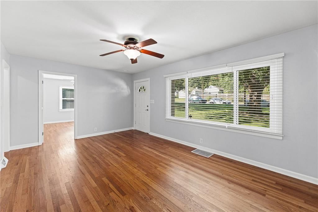 Photo 25 of 40 - 5701 W 53rd Street, Mission, KS 66202