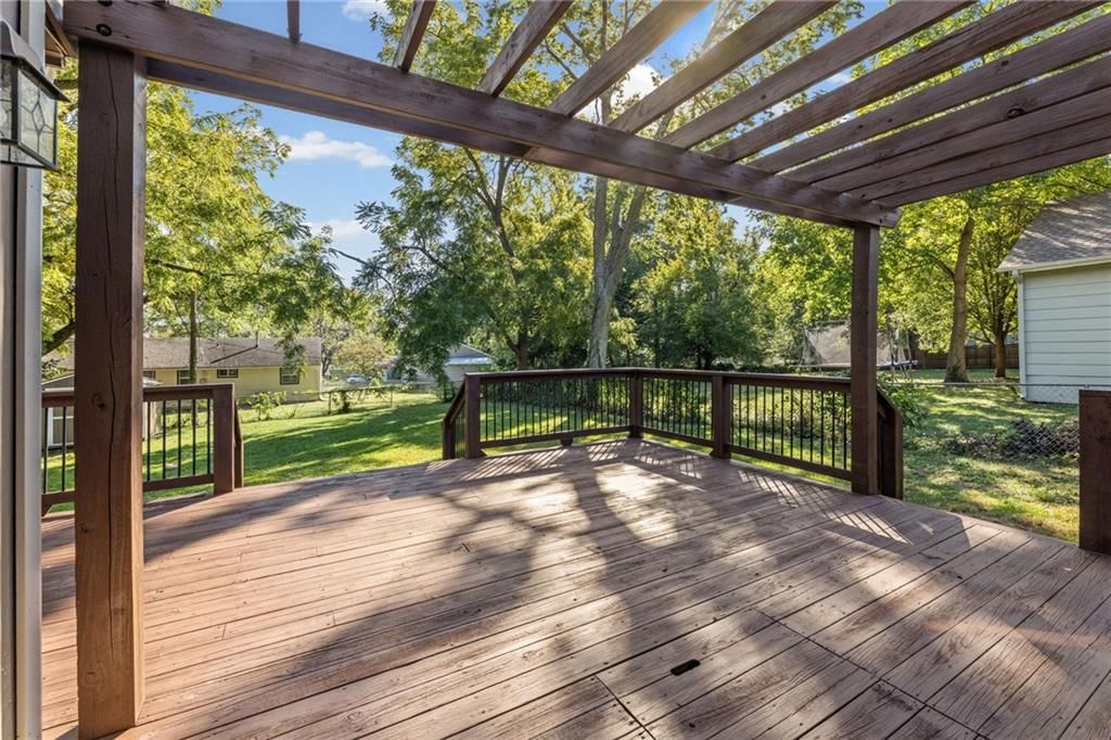Photo 33 of 40 - 5701 W 53rd Street, Mission, KS 66202