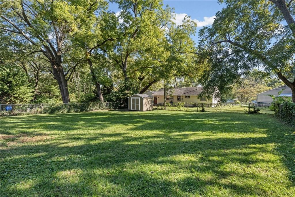 Photo 34 of 40 - 5701 W 53rd Street, Mission, KS 66202
